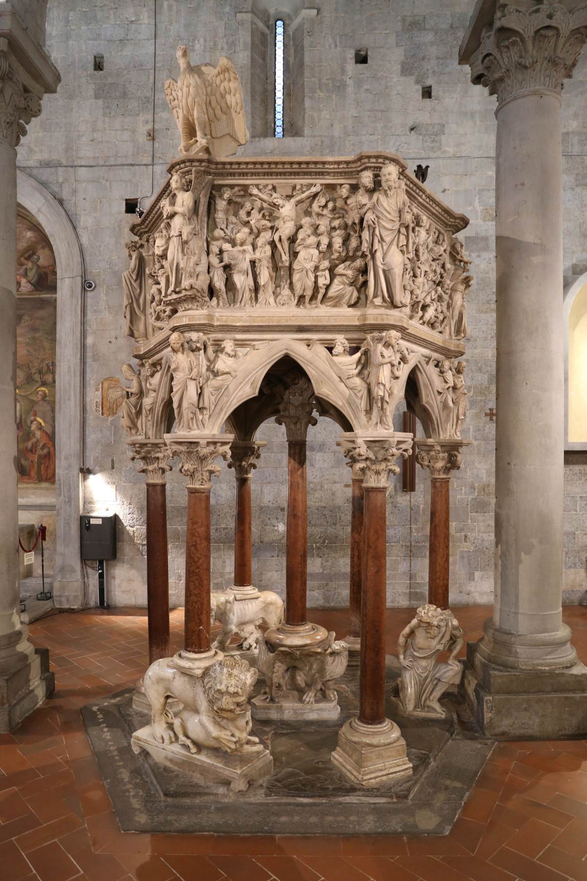 Giovanni Pisano, Púlpito de Sant'Andrea (1301; mármol, altura 455 cm; Pistoia, Sant'Andrea) Giovanni Pisano, Púlpito de Sant'Andrea (1301; mármol, altura 455 cm; Pistoia, Sant'Andrea)
