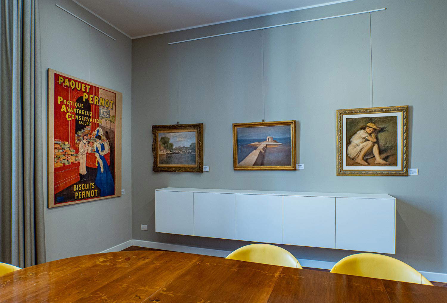 Montaje de la exposición Giovanni March - El pintor de la luz y la atmósfera. Foto: Emiliano Cicero Montaje de la exposición Giovanni March - El pintor de la luz y la atmósfera. Foto: Emiliano Cicero