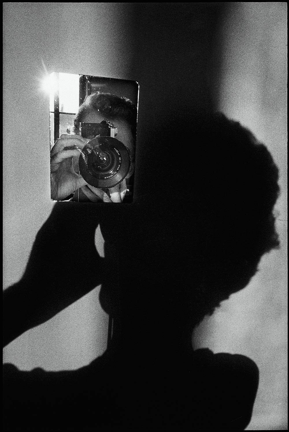 Ugo Mulas, L'opération photographique. Autoportrait pour Lee Friedlander (1971) Ugo Mulas, L'opération photographique. Autoportrait pour Lee Friedlander (1971)