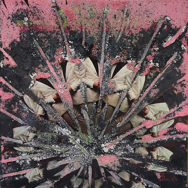 Nicola Bolla, Skweeze me please me - Non stop dancing (2016 ; pigments et paillettes sur pochette de disque, 30 x 30 cm). Nicola Bolla, Skweeze me please me - Non stop dancing (2016 ; pigments et paillettes sur pochette de disque, 30 x 30 cm).
