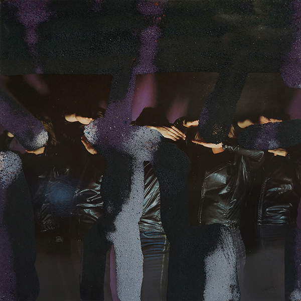 Nicola Bolla, Runway lights - Survivor (2016 ; pigments et paillettes sur pochette de disque, 30 x 30 cm). Nicola Bolla, Runway lights - Survivor (2016 ; pigments et paillettes sur pochette de disque, 30 x 30 cm).