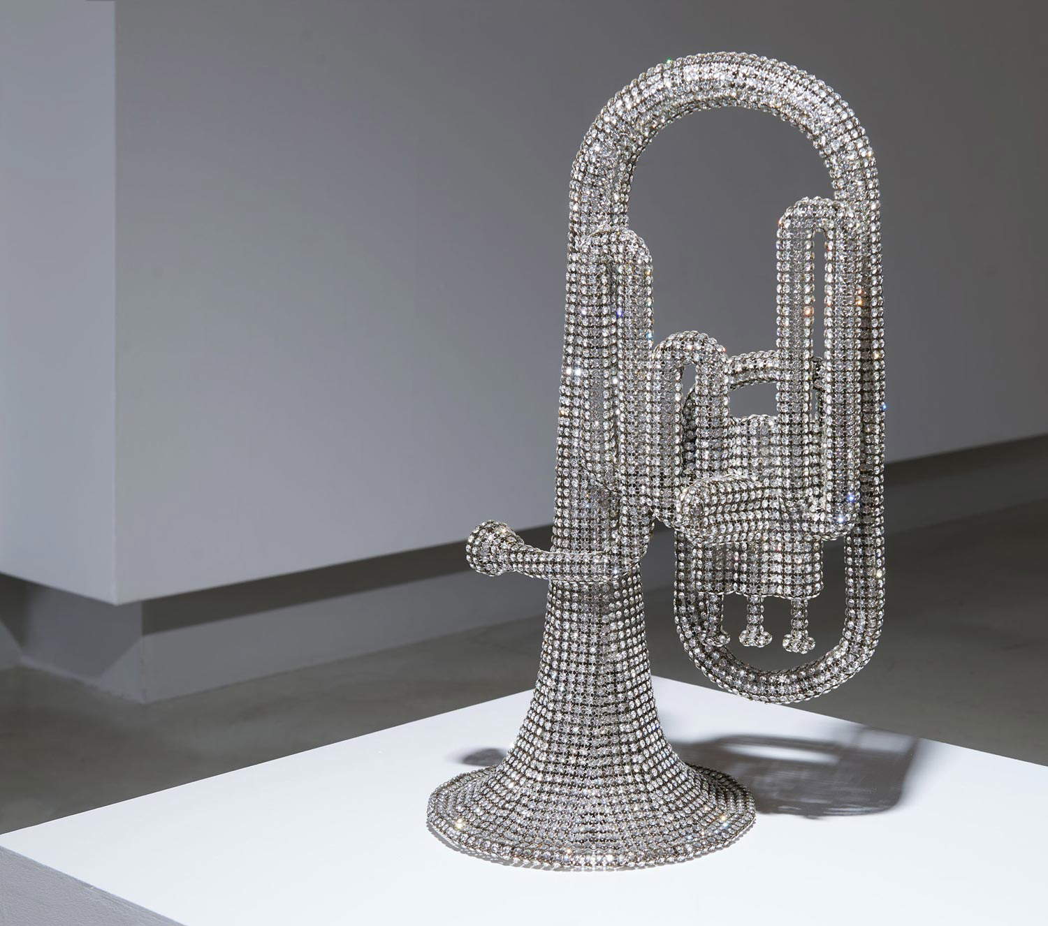 Nicola Bolla, Vanitas Trumpet (2012 ; laiton et cristaux Swarovski) Nicola Bolla, Vanitas Trumpet (2012 ; laiton et cristaux Swarovski)