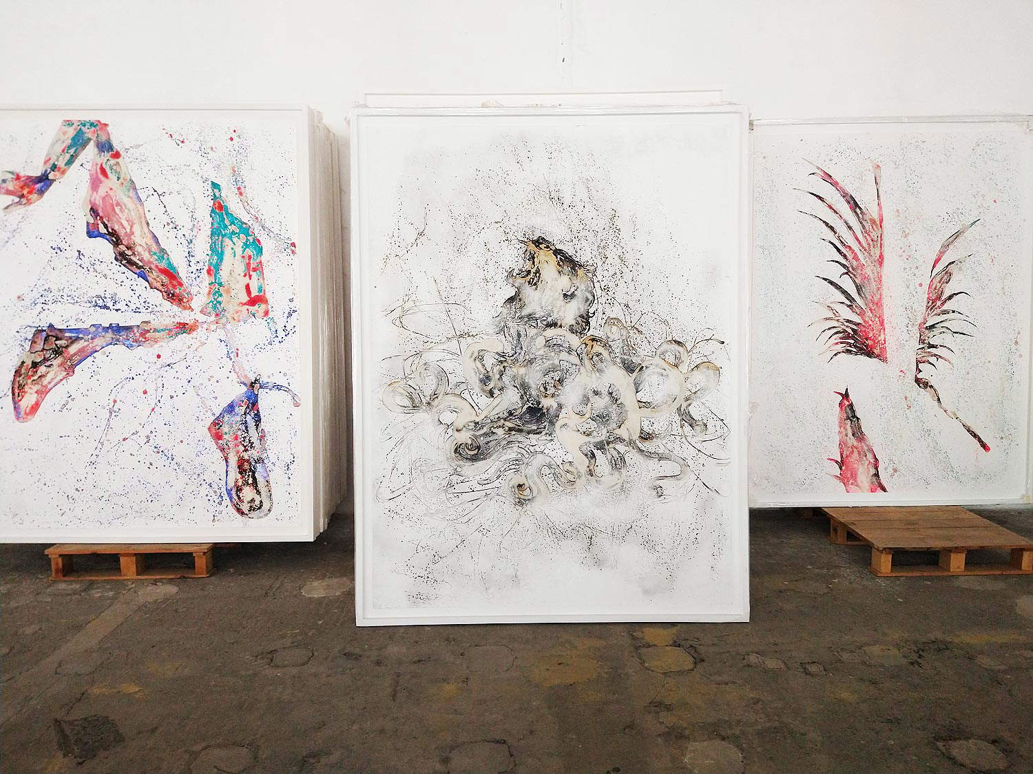 Peintures au pigment dans l'atelier de Nicola Bolla Peintures au pigment dans l'atelier de Nicola Bolla
