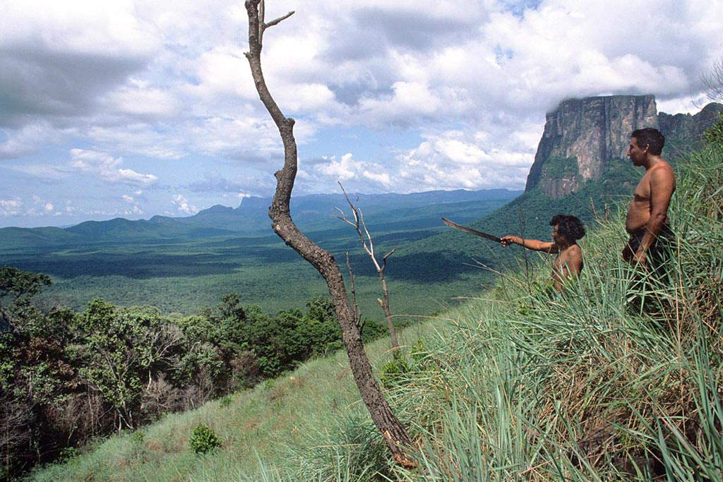 Giovanna Dal Magro, Indiens Piaroa sur la montagne sacrée Autana Giovanna Dal Magro, Indiens Piaroa sur la montagne sacrée Autana