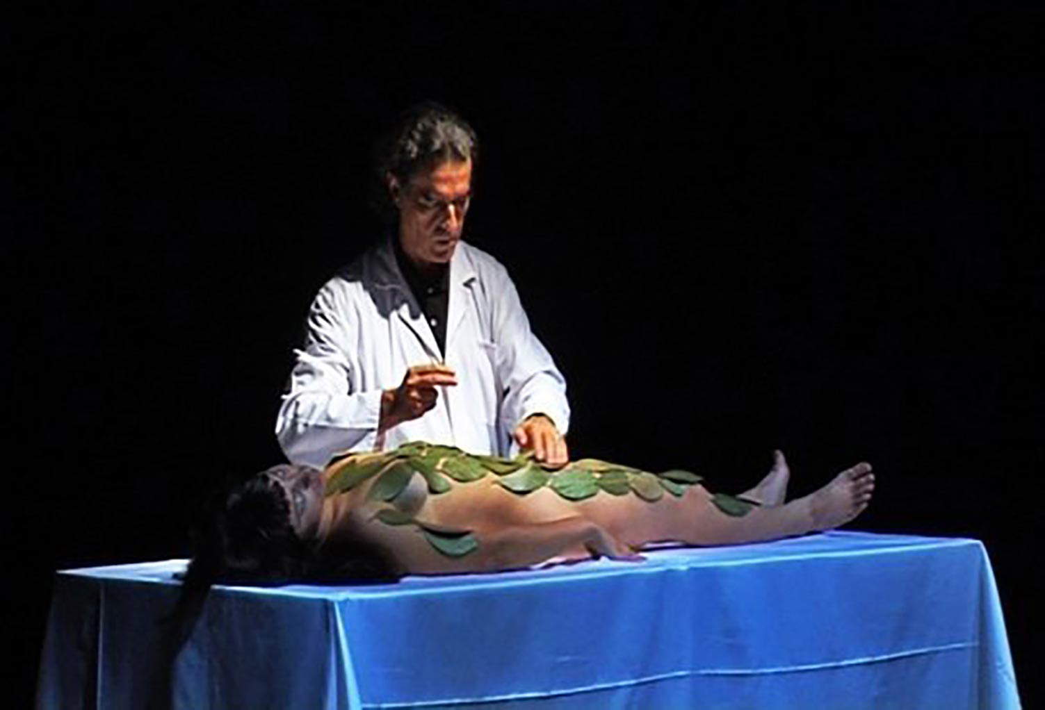 Angelo Pretolani, Sotto il selciato c'è la spiaggia, performance. Rome, Teatro dell'Orologio, 19 septembre 2009. Rassegna  Angelo Pretolani, Sotto il selciato c'è la spiaggia, performance. Rome, Teatro dell'Orologio, 19 septembre 2009. Rassegna