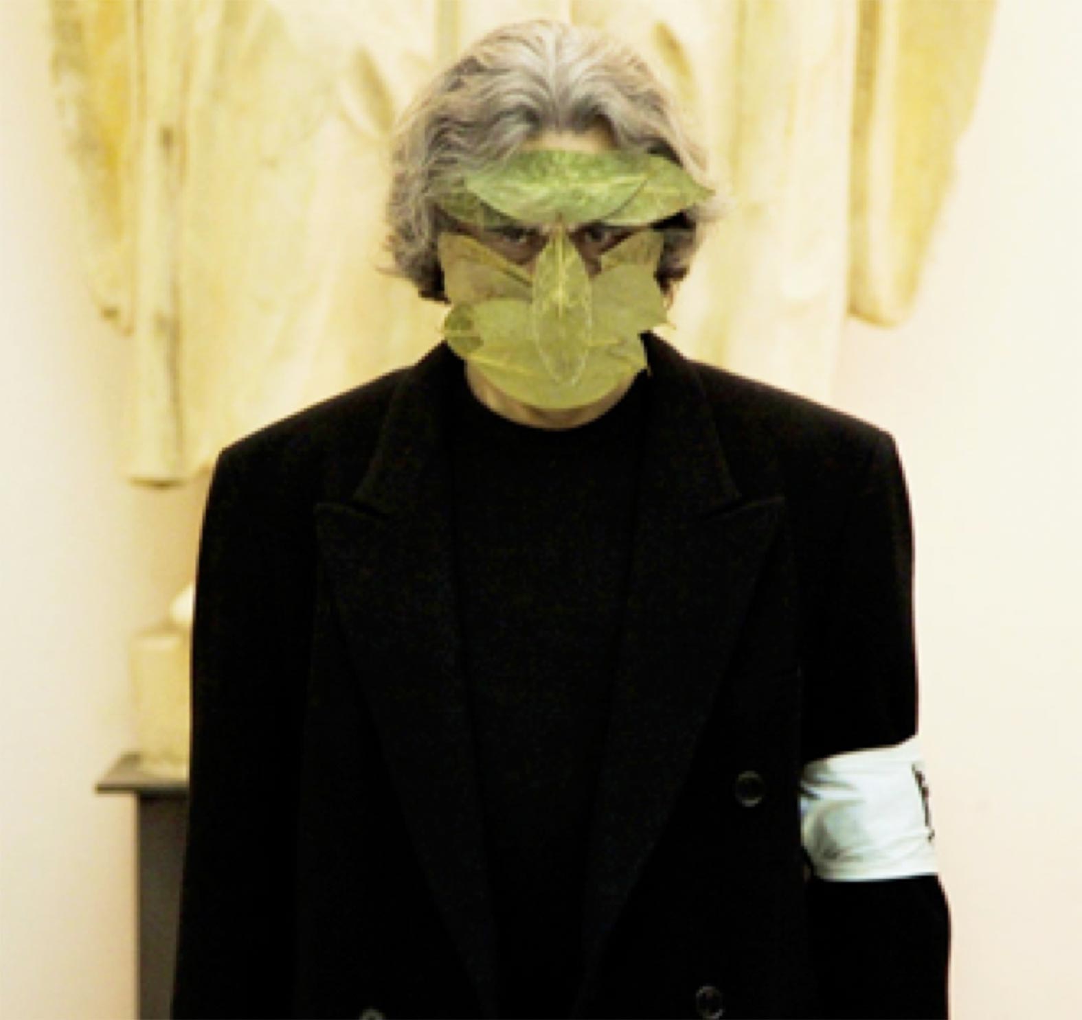 Angelo Pretolani, Sotto il selciato c'è la spiaggia, 12 février 2016, performance. Gênes, Loggia della Mercanzia. Revue  Angelo Pretolani, Sotto il selciato c'è la spiaggia, 12 février 2016, performance. Gênes, Loggia della Mercanzia. Revue