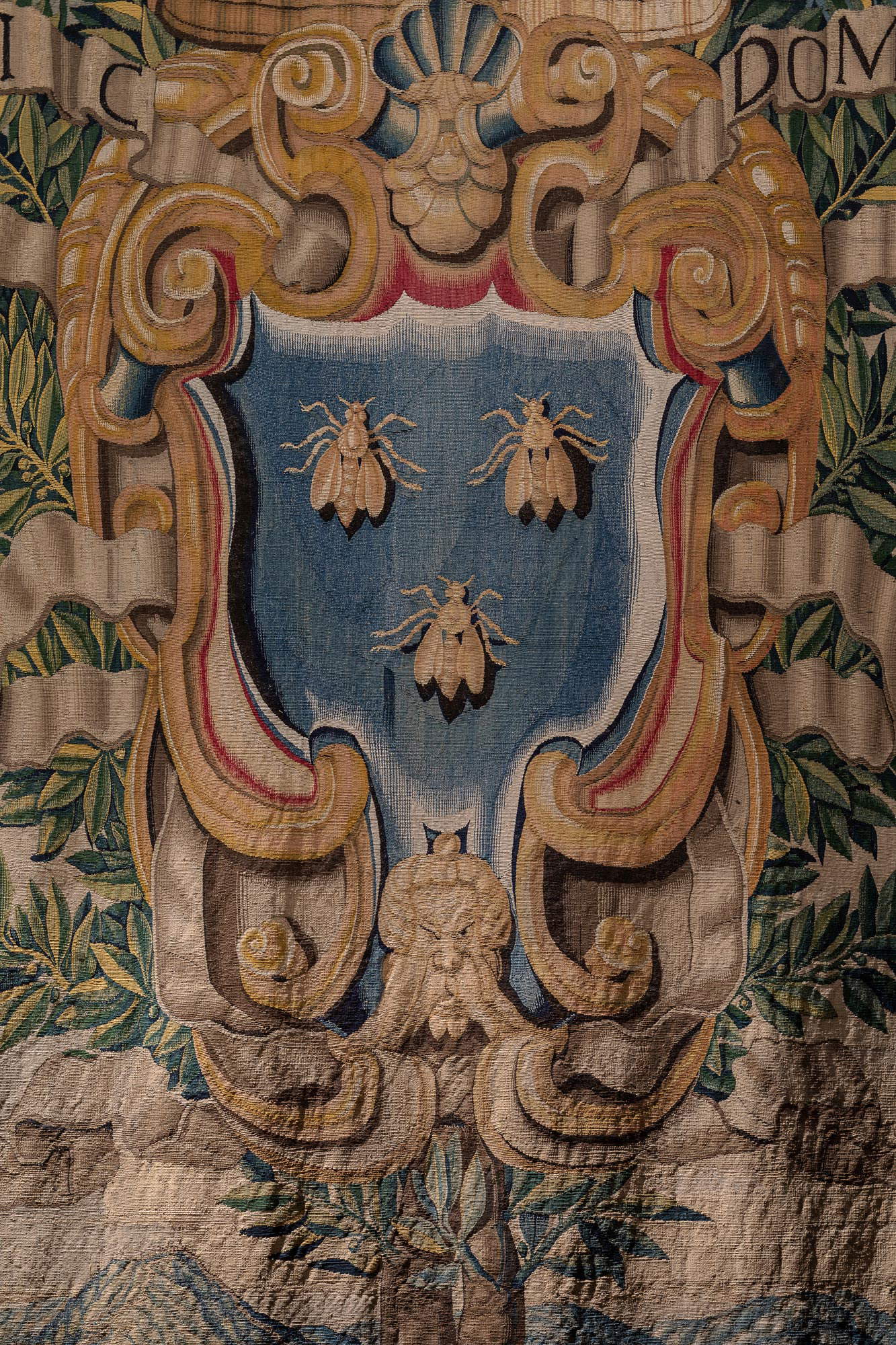 Jacomo della Riviera, de Francesco Mignucci, Hic Domus. Escudo Barberini con vista de Palestrina, detalle (1630-1631; lana y seda, 315 x 220 cm; Colección particular)
