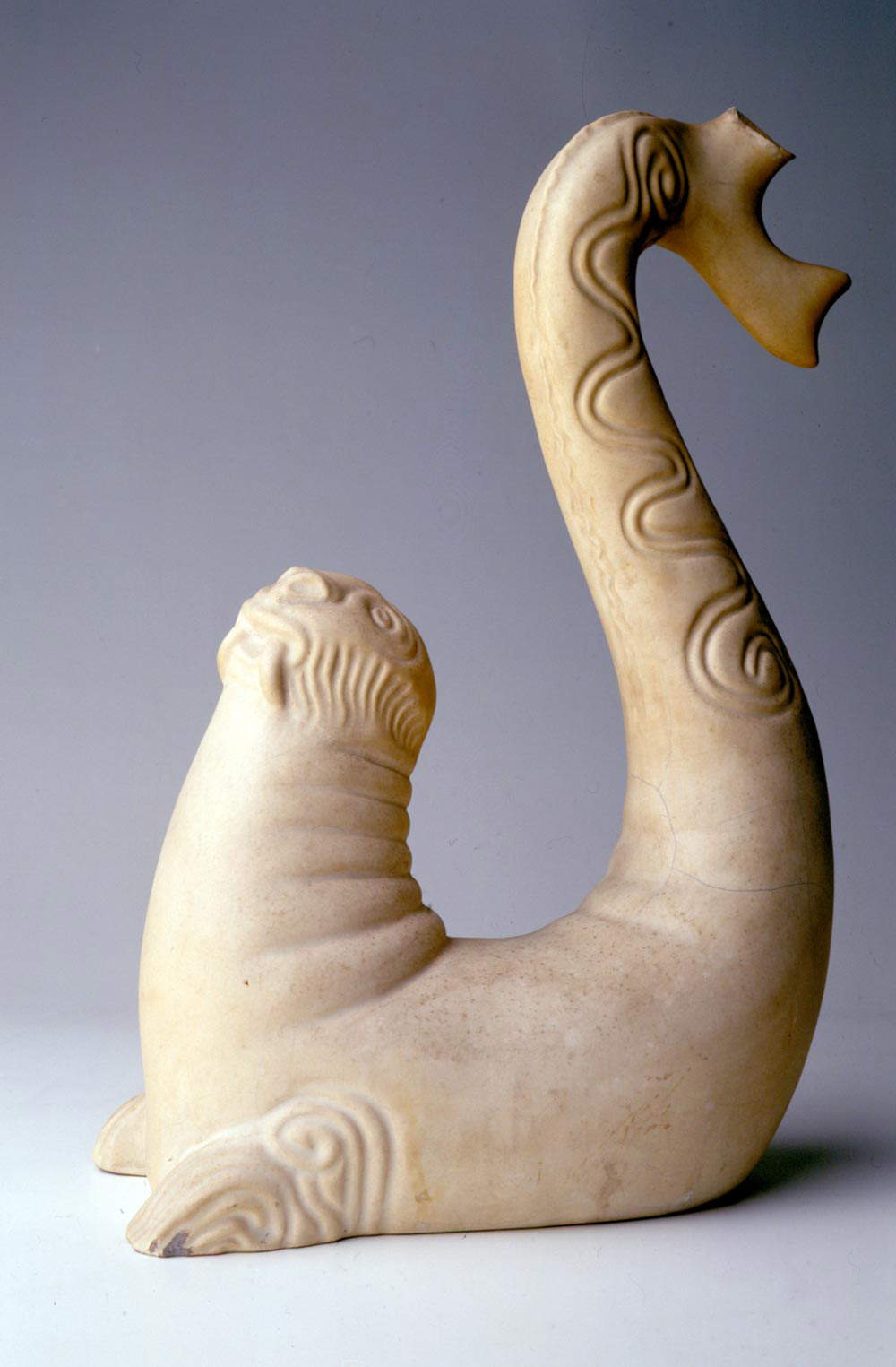 Fausto Melotti, Morsa (1932; cerámica vidriada, 38,5 &times; 27,5 &times; 15 cm; Colección privada). Fotografía cortesía de Hauser &amp; Wirth, cortesía de Fondazione Fausto Melotti, Milán.