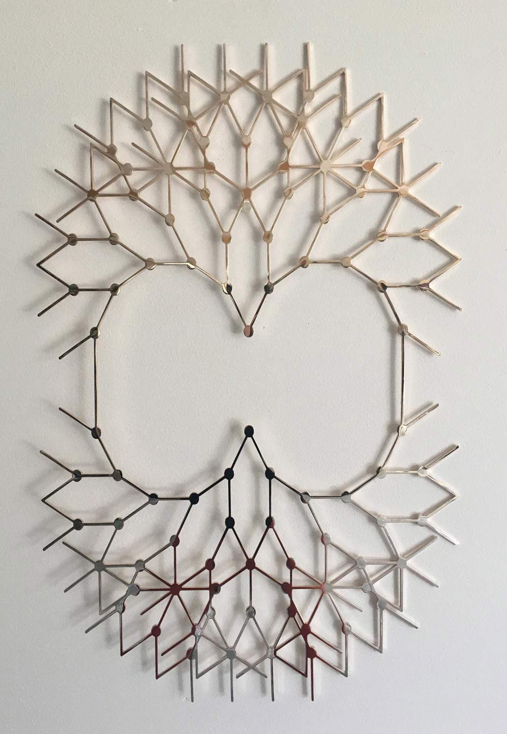 Letizia Galli, Binary Tree BT7 LC Simmetrico (2019; alluminio placcato oro, 63 x 41 x 0,3 cm) Letizia Galli, Binary Tree BT7 LC Simmetrico (2019; alluminio placcato oro, 63 x 41 x 0,3 cm)