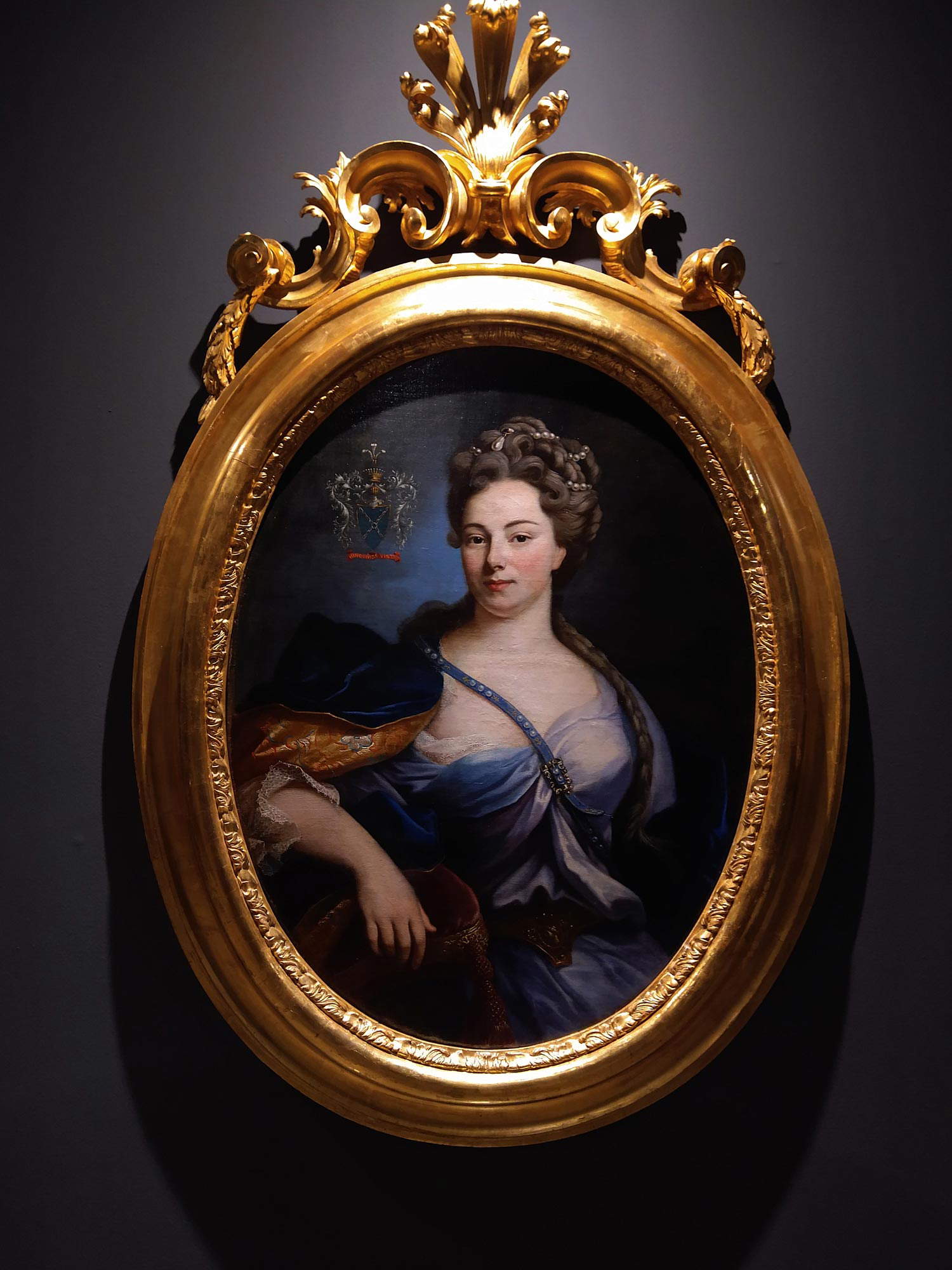 Giovanni Maria Dalle Piane dit il Mulinaretto, Portrait de Bianca Maria Carpineto (huile sur toile, 96 x 72 cm ; Gênes, Collection privée) Giovanni Maria Dalle Piane dit il Mulinaretto, Portrait de Bianca Maria Carpineto (huile sur toile, 96 x 72 cm ; Gênes, Collection privée)