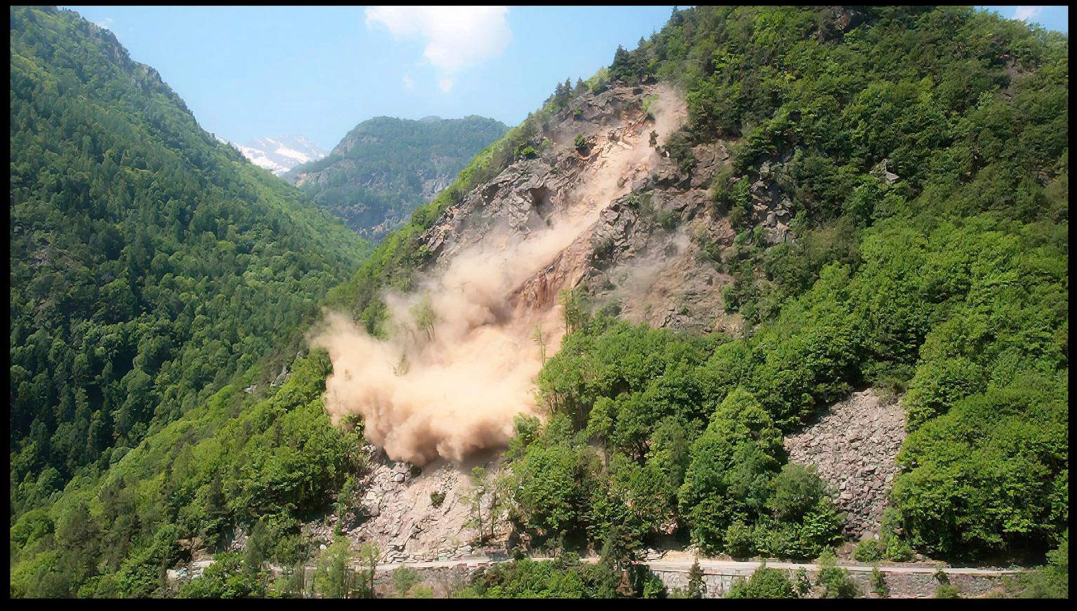 Andrea Botto, Landscape as Performance (2022; fotogramma da video). Su concessione dell'artista. Andrea Botto, Landscape as Performance (2022; fotogramma da video). Su concessione dell'artista.