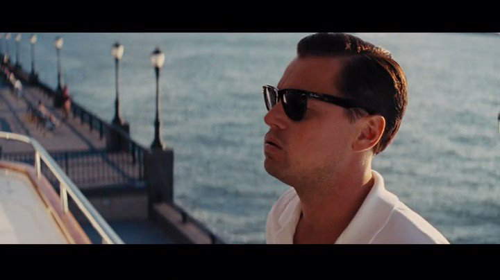 Leonardo Di Caprio porte un modèle RB2140 intemporel dans Le Loup de Wall Street Leonardo Di Caprio porte un modèle RB2140 intemporel dans Le Loup de Wall Street