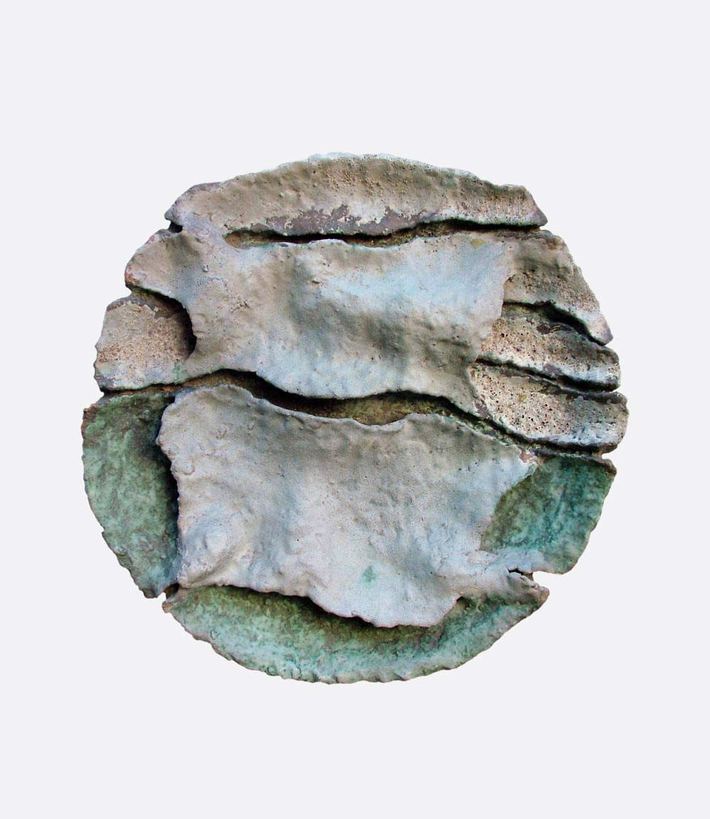 Eva S&oslash;rensen, Ohne Titel (1962; feuerfestes Steingut und Oxyde, Durchmesser 49 cm; Privatsammlung)