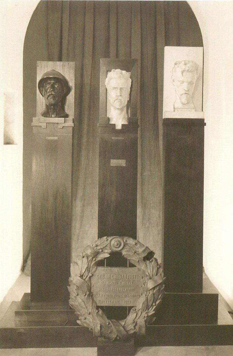 Arrigo Minerbi, Monumental Triptych of Cesare Battisti (1917-1919; bronze and marble; Trent, Fondazione del Museo storico del Trentino). The figures are of the Soldier, the Apostle and the Martyr.