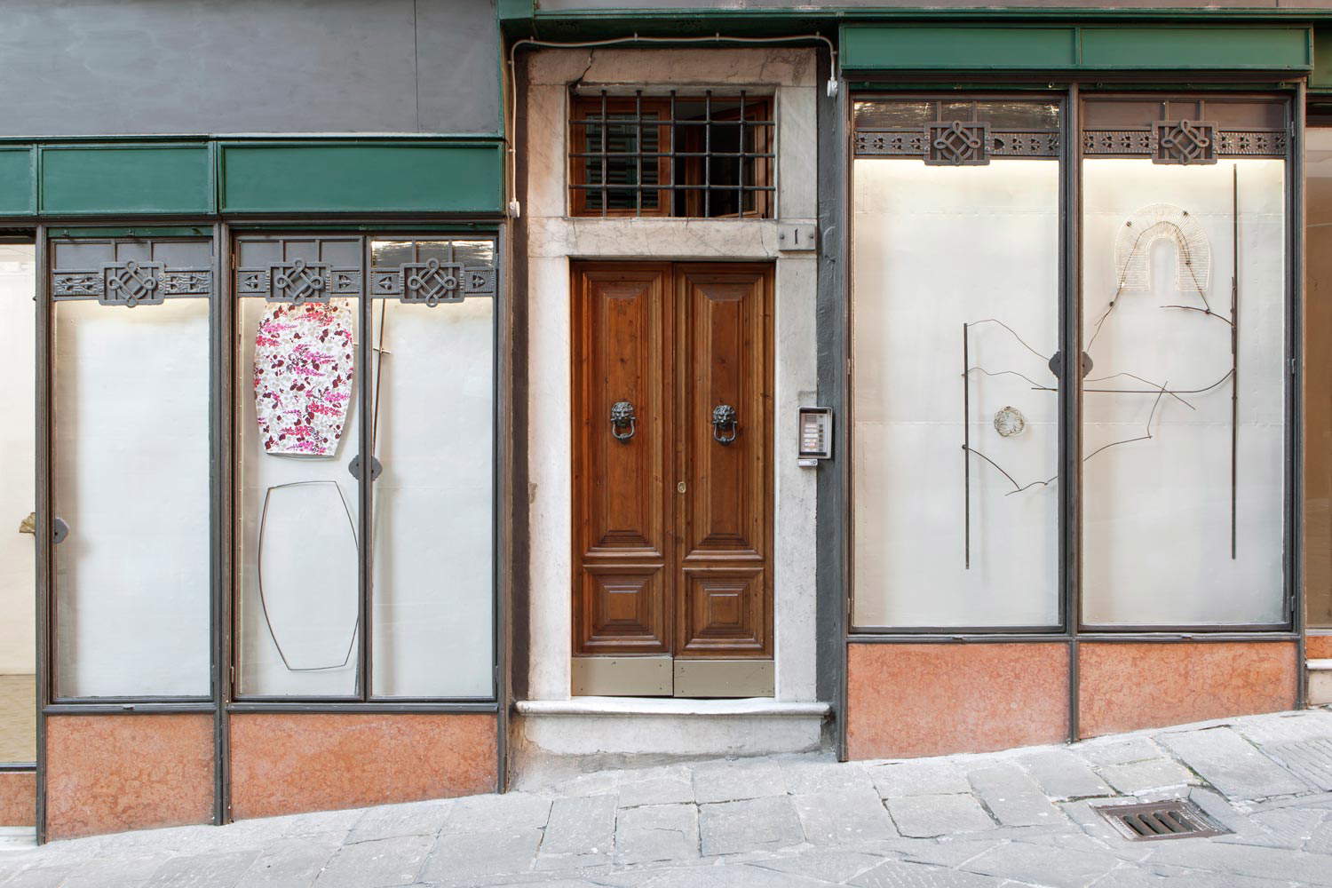 At the same time 2017, interventions in exterior windows, Tek&eacute; Tabularasa Gallery, Carrara. Photo: Nicola Belluzzi