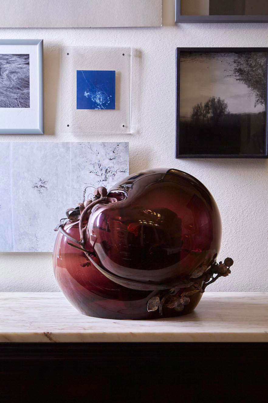 Silvia Vendramel, Nest (2022; metal-blown glass and urn, 30 x 40 x 23 cm). Photo: Camilla Maria Santini