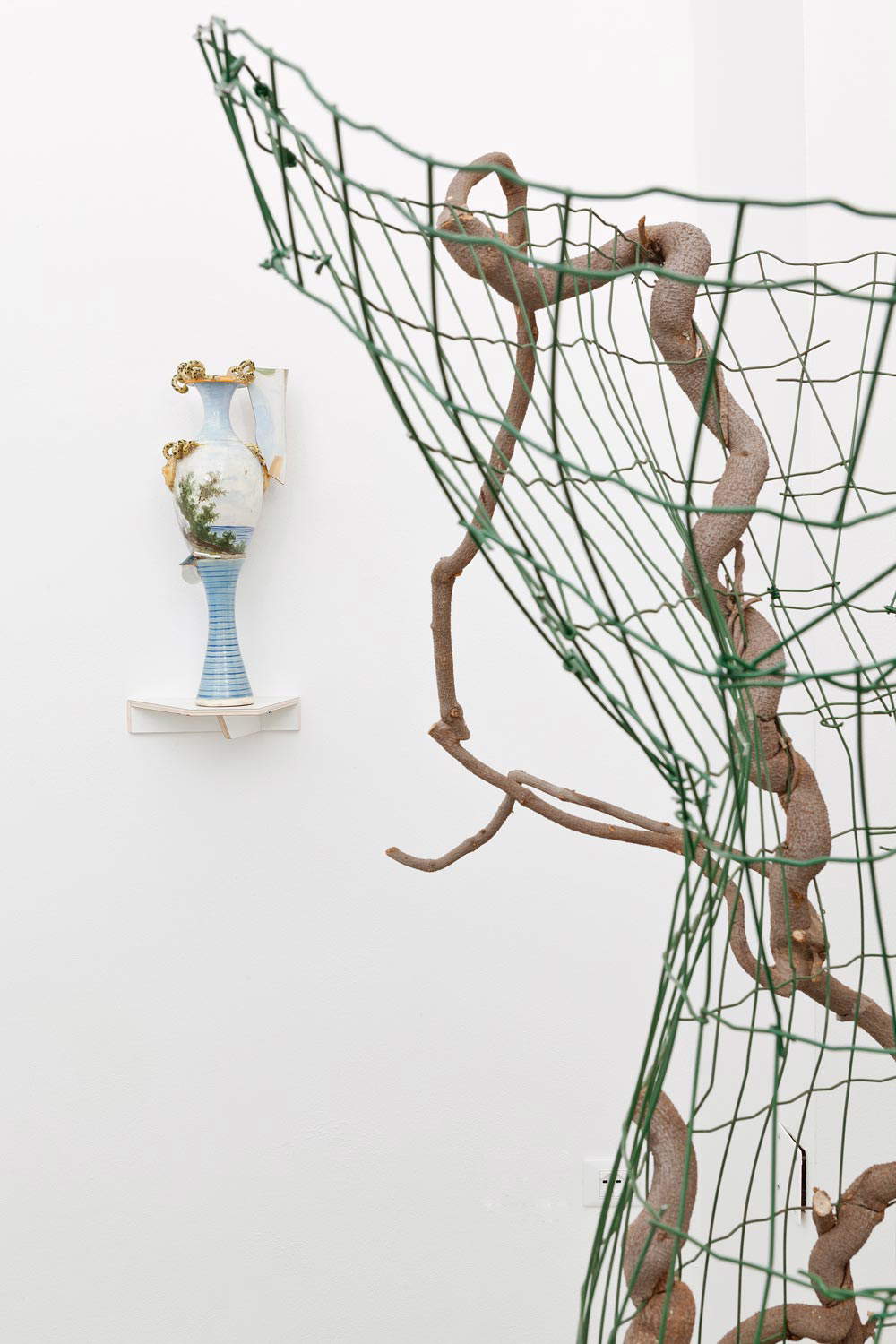 Detail of the exhibition Slittamenti e margini with Beatrice Meoni, 2018, Passaggi Arte Contemporanea Gallery, Pisa. Photo: Nicola Belluzzi