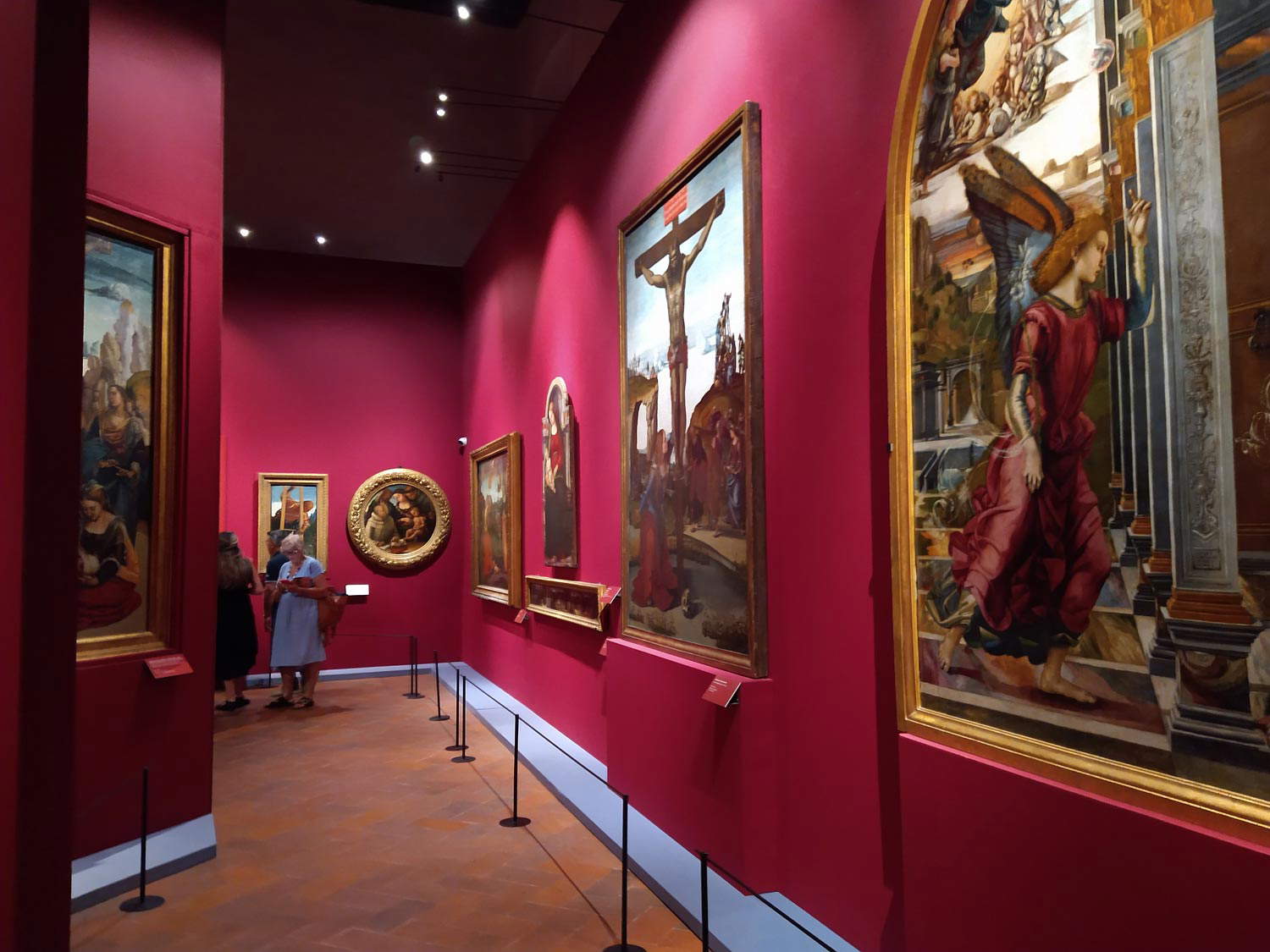 Allestimenti della mostra Signorelli 500. Maestro Luca da Cortona, pittore di luce e poesia Allestimenti della mostra Signorelli 500. Maestro Luca da Cortona, pittore di luce e poesia
