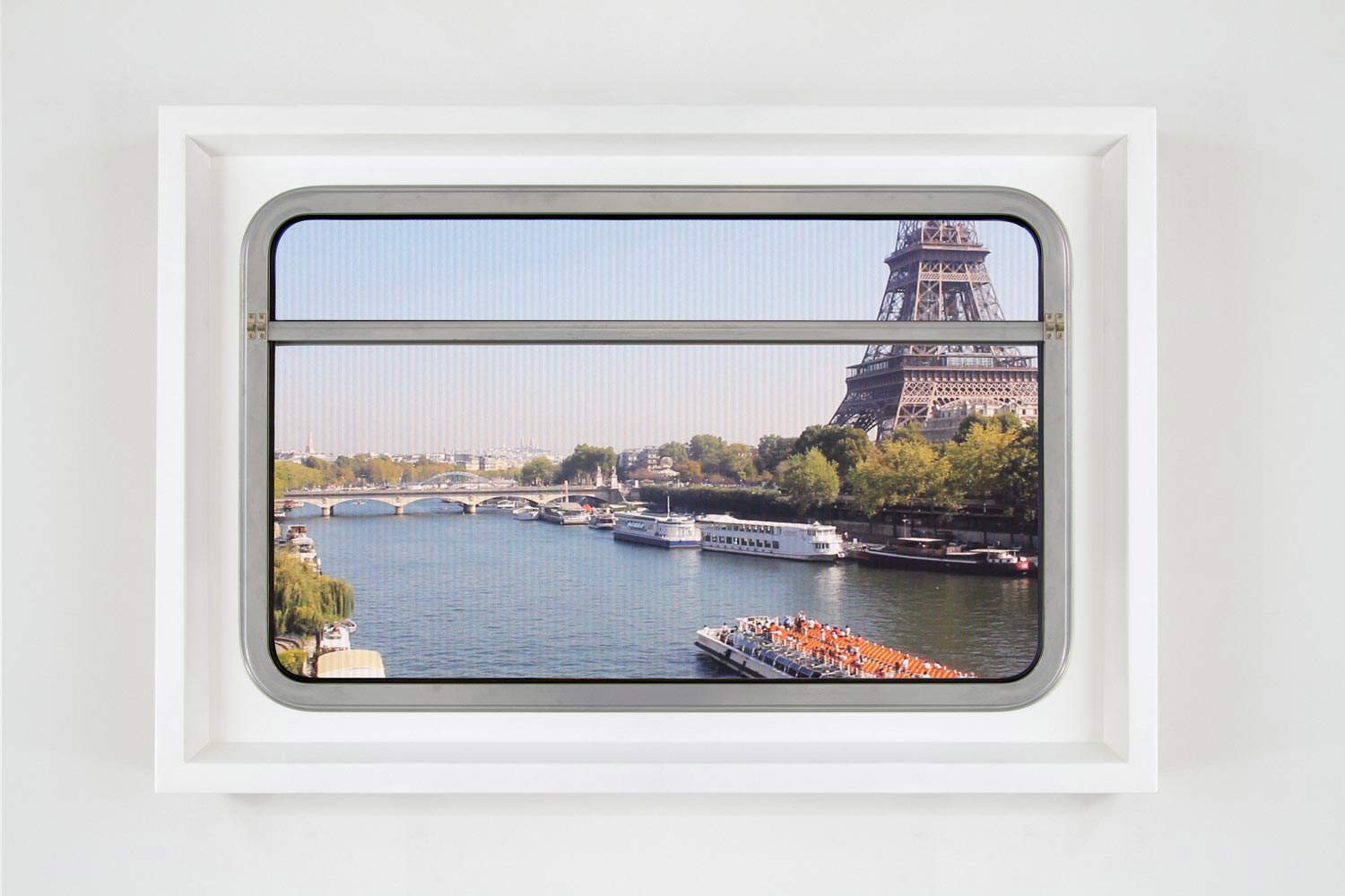 Leandro Erlich, Global Express. New York / Paris / Tokyo (2011; metal frame, aluminum frame, 60-inch screen, video player and video animation, 100 x 147 x 14.5 cm) Leandro Erlich, Global Express. New York / Paris / Tokyo (2011; metal frame, aluminum frame, 60-inch screen, video player and video animation, 100 x 147 x 14.5 cm)