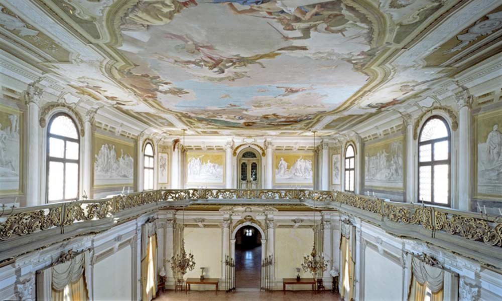 La salle de bal de la Villa Pisani avec la fresque de Tiepolo