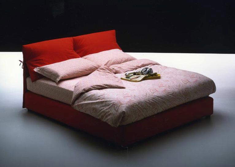 Un'immagine del 1978 del letto Nathalie. Foto: Archivio Vico Magistretti Un'immagine del 1978 del letto Nathalie. Foto: Archivio Vico Magistretti