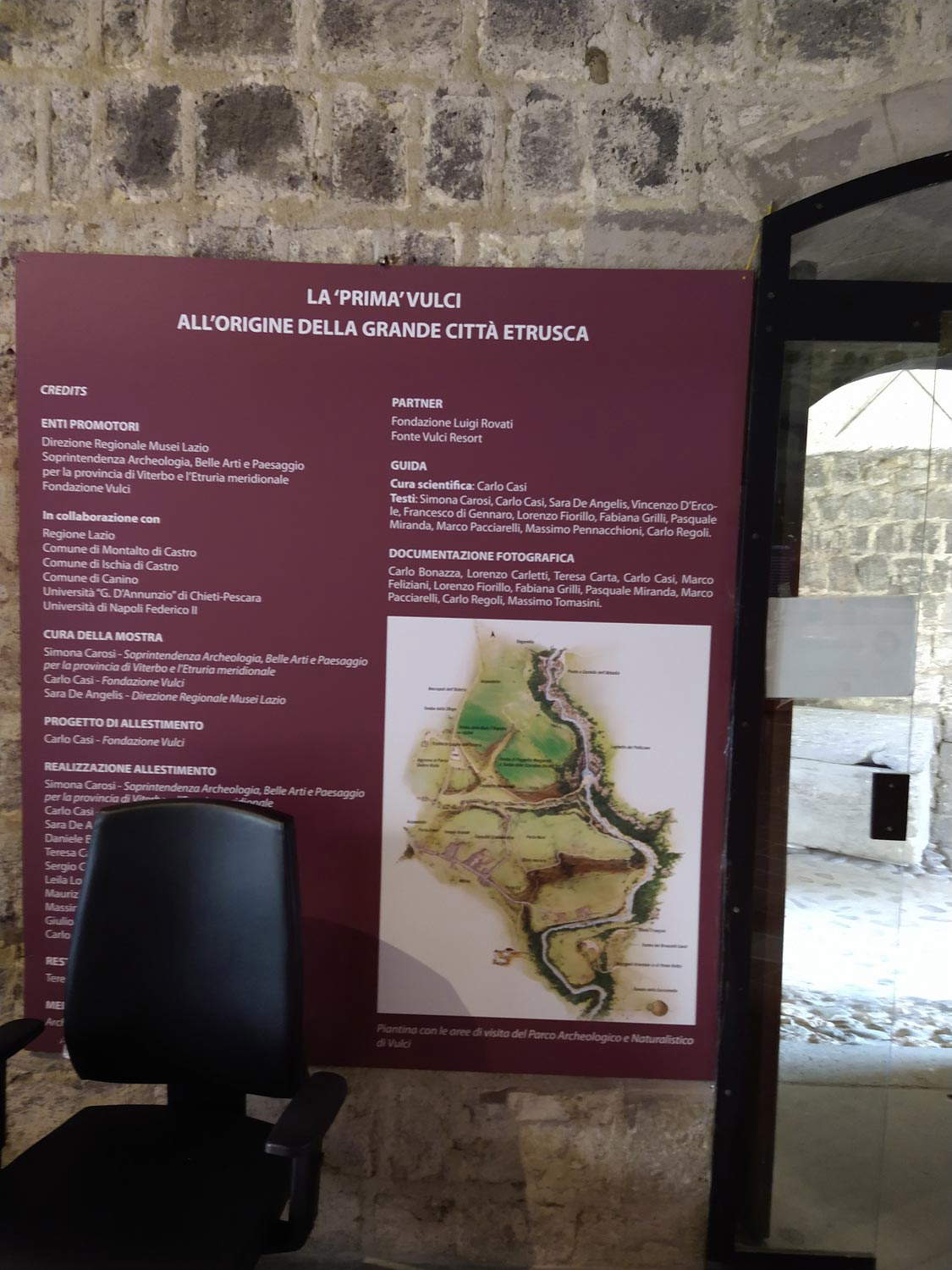 Panel detrás de la taquilla