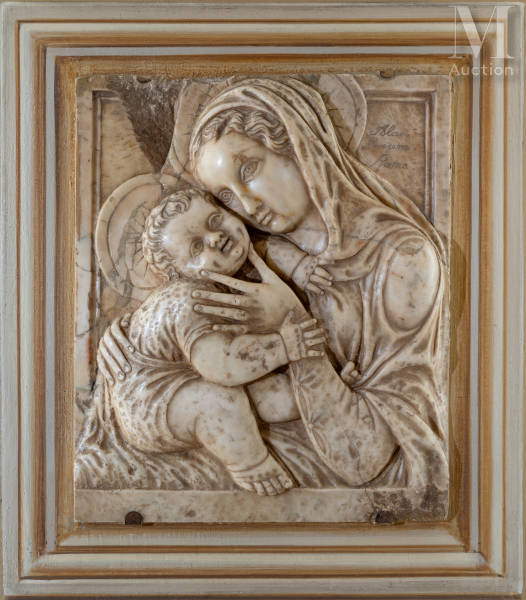 Alceo Dossena, Vierge à l'enfant (haut-relief en marbre) Alceo Dossena, Vierge à l'enfant (haut-relief en marbre)