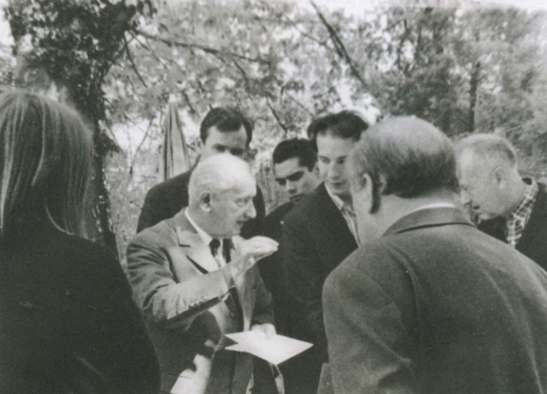Giorgio Agamben avec Martin Heidegger et d'autres, Le Thor, 1968. Photo de Fran&ccedil;ois F&eacute;dier