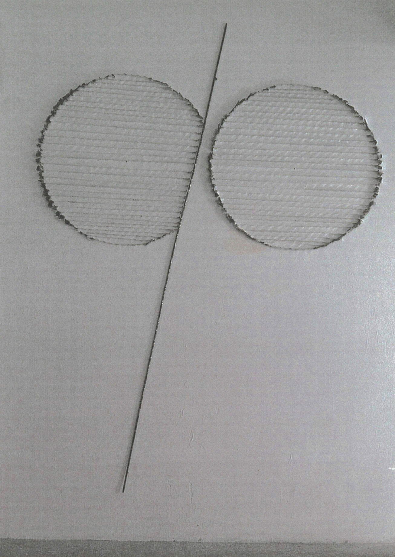 Arianna Giorgi, Vicino al Mare (1994; aluminio, latón, hierro, dimensiones variables). Foto: Mario Gorni