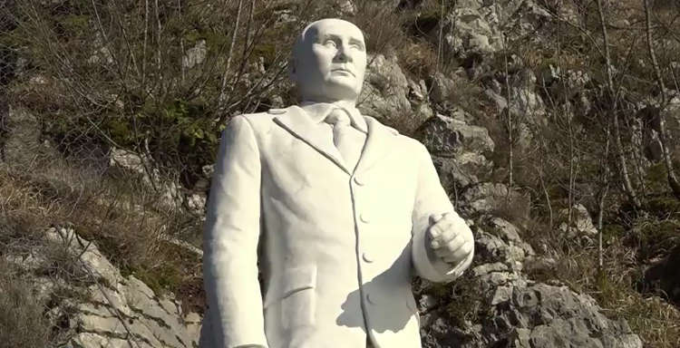 La statua di Putin