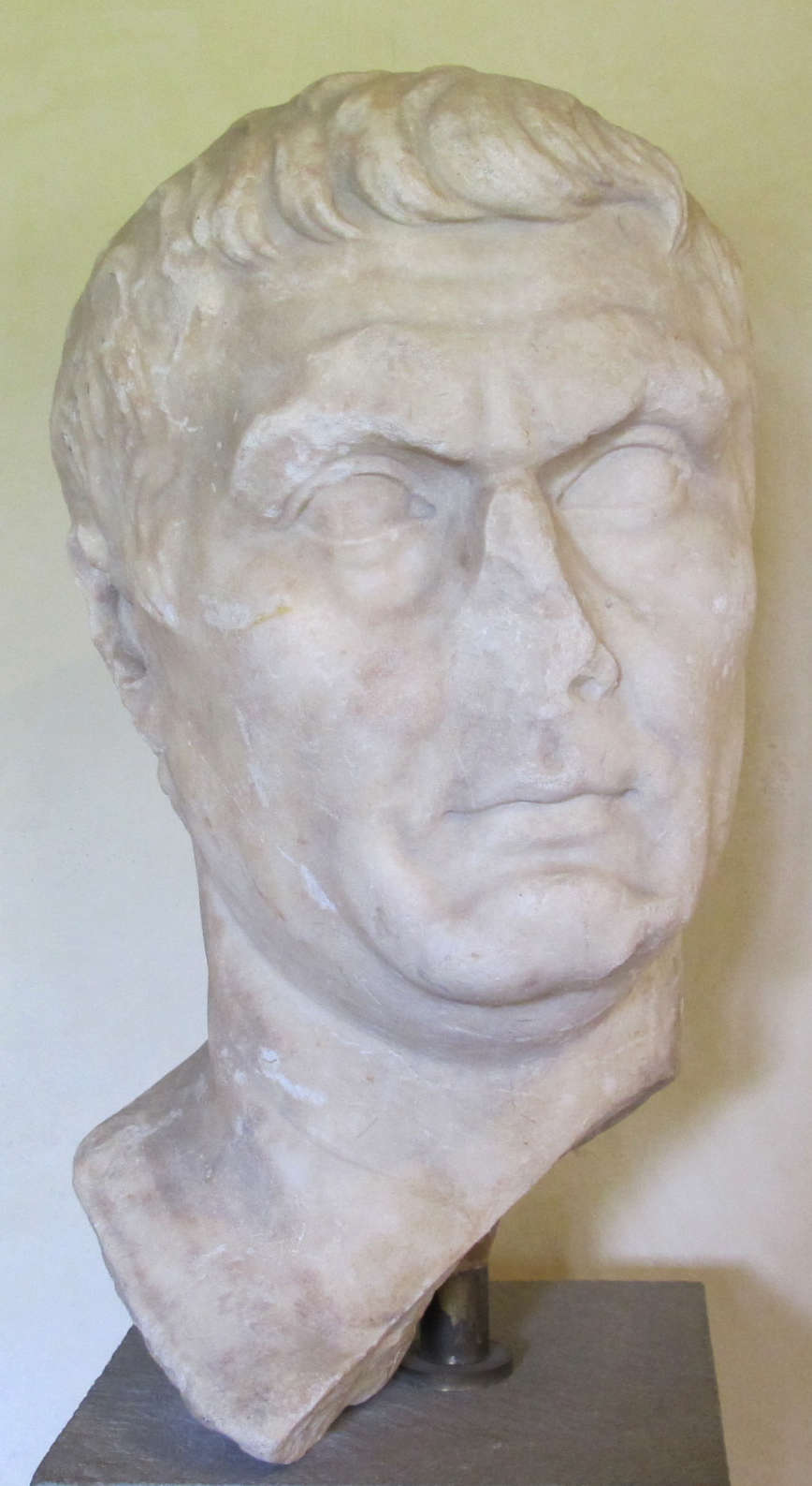 Arte romano, Retrato de hombre (siglo I d.C.; mármol; Arezzo, Museo Archeologico Nazionale Gaio Cilnio Mecenate) Arte romano, Retrato de hombre (siglo I d.C.; mármol; Arezzo, Museo Archeologico Nazionale Gaio Cilnio Mecenate)