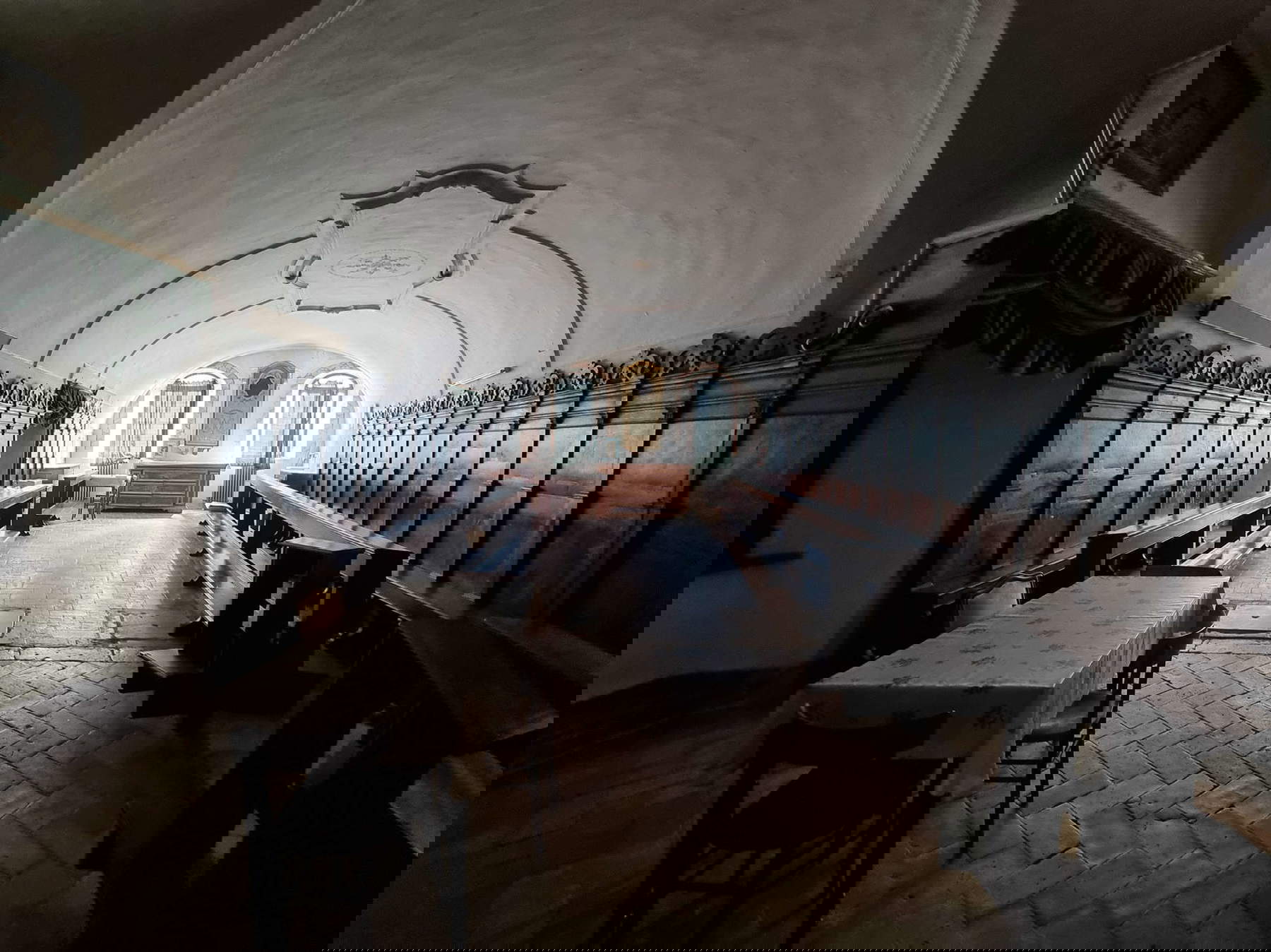 Cagli, Convento de San Nicol&ograve;, interior, coro bajo.