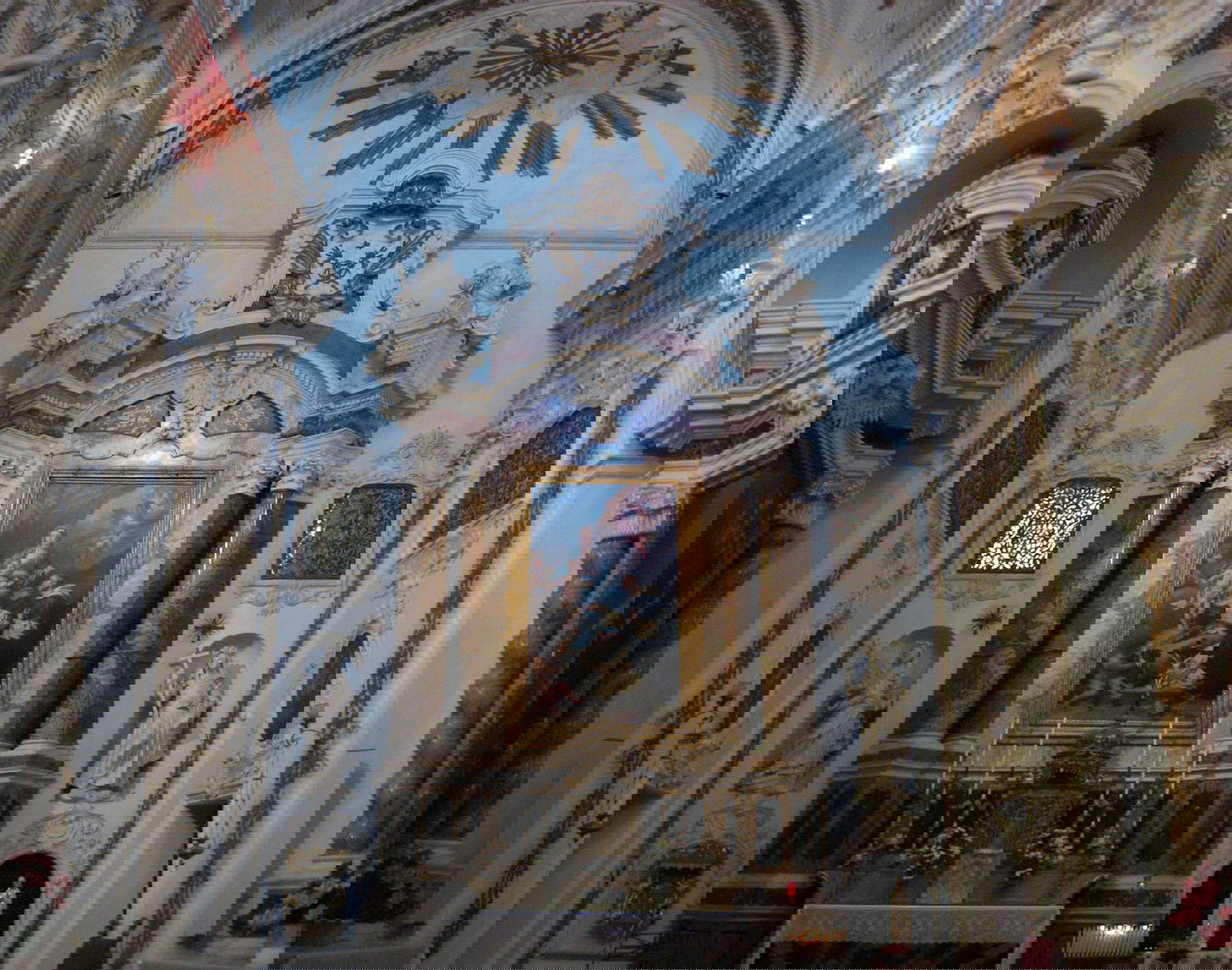 Cagli, Iglesia de San Nicol&ograve;, Gaetano Lapis, La Virgen del Rosario y Santo Domingo (1739), pintura sobre lienzo.