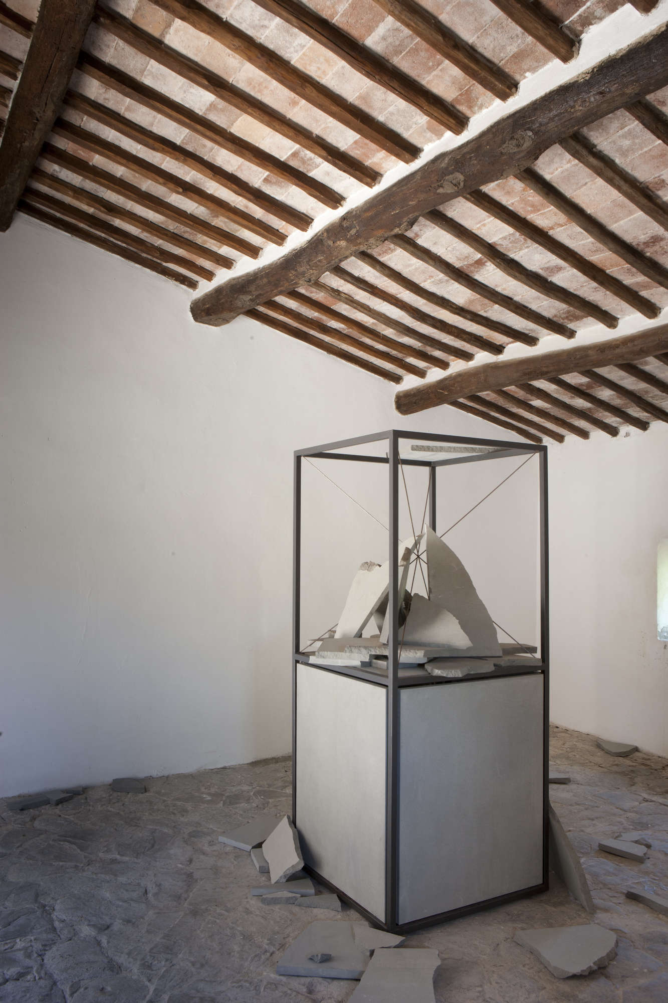 Giulio Paolini, Paradigma (2002; Gaiole in Chianti, Castello di Ama) Giulio Paolini, Paradigma (2002; Gaiole in Chianti, Castello di Ama)