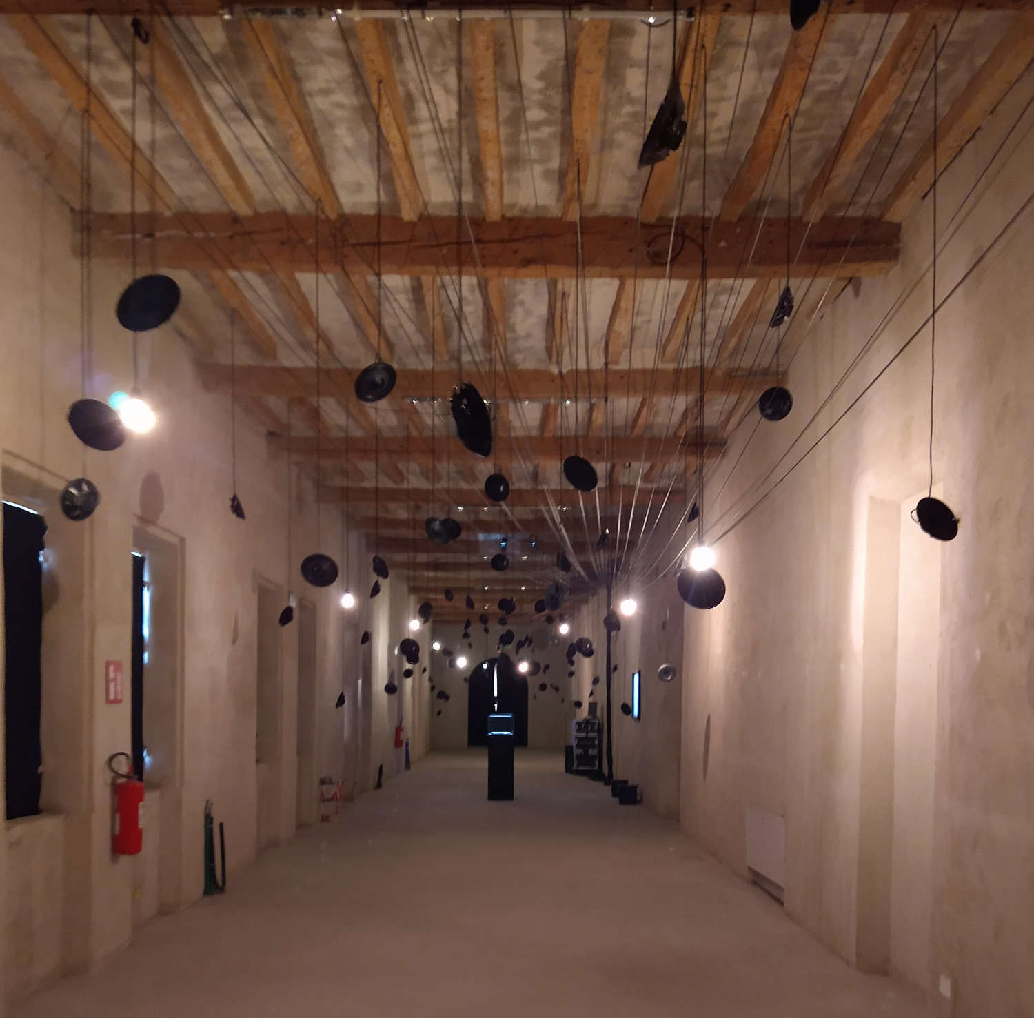 ¡Montaje de la exposición Felicitazioni! CCCP - Fieles a la línea 1984-2024
