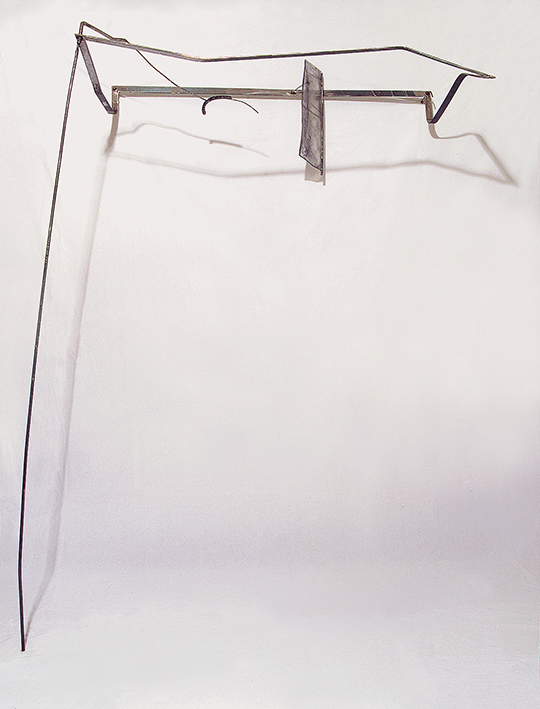 Valdi Spagnulo, Architecture over us the sky (2000; iron, pigmented Plexiglas, cogwheel, 220 x 160 x 100 cm). Photo: A. Valentini