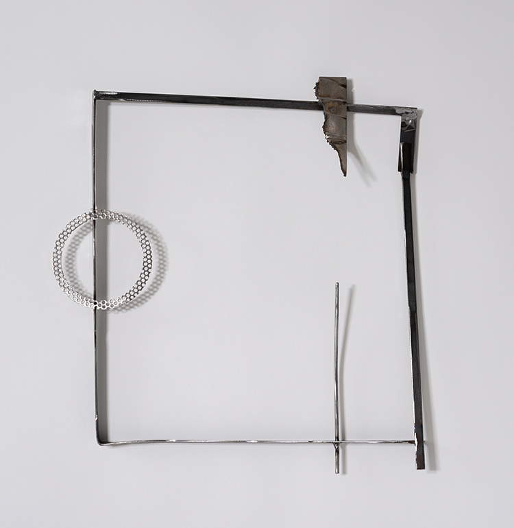 Valdi Spagnulo, Insert 6 (2023; iron, stainless steel, ca. 40 x 36 x 4 cm). Photo: A. Bellati
