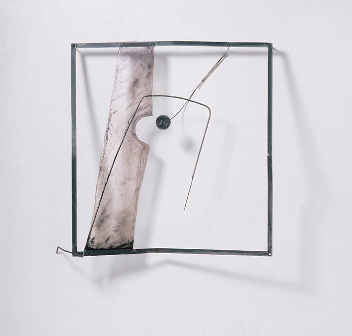 Valdi Spagnulo, Vibrating Time (1998; iron, pigmented and treated Plexiglas, abrasive disk, fuoc,o wall, 130 x 120 x 32 cm). Photo: A. Valentini