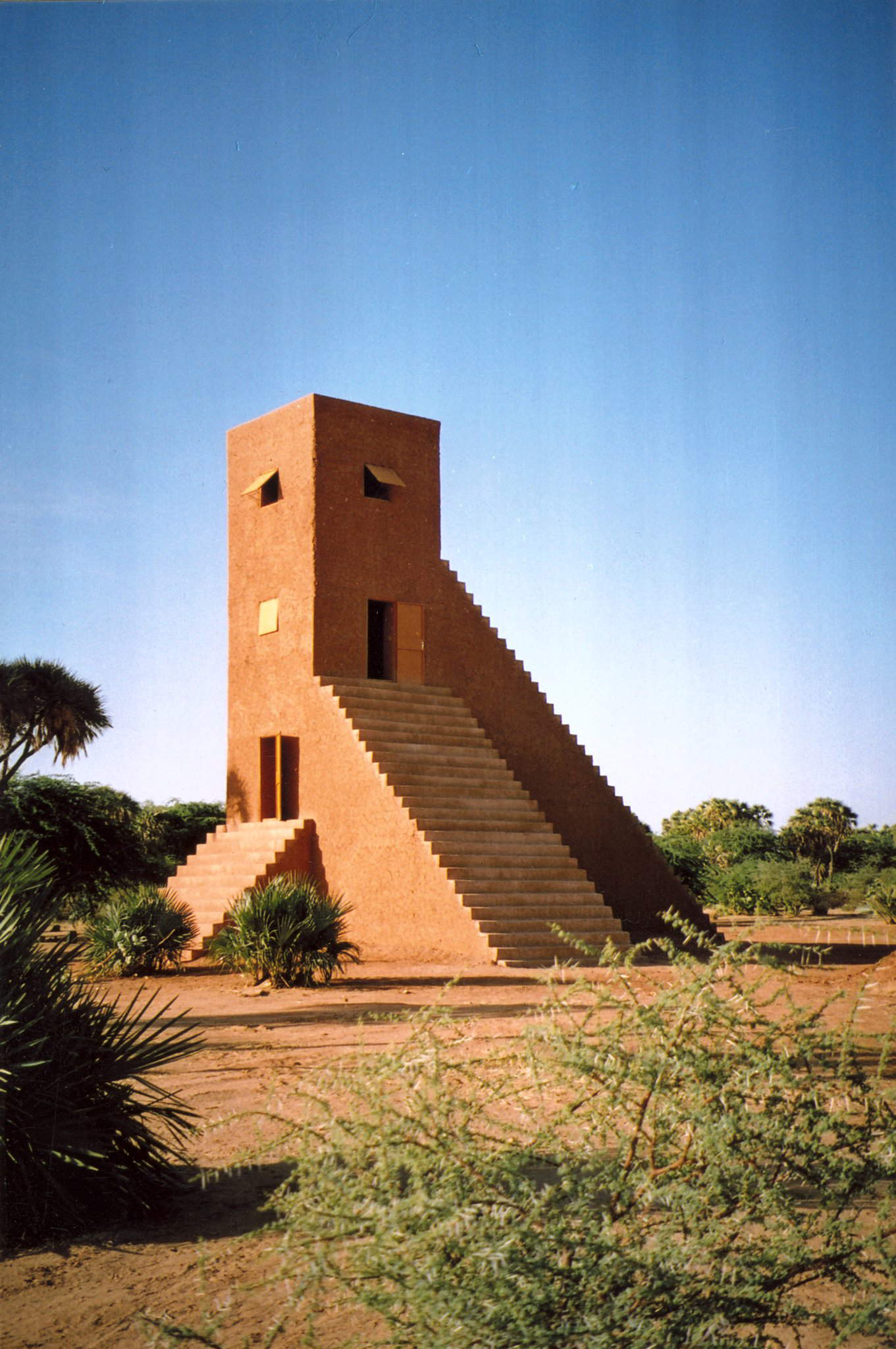 Not Vital, House to Watch the Sunset (2005; mud, straw and manure, height 13 meters; Aladab, Niger). Photo: Not Vital Studio Not Vital, House to Watch the Sunset (2005; mud, straw and manure, height 13 meters; Aladab, Niger). Photo: Not Vital Studio