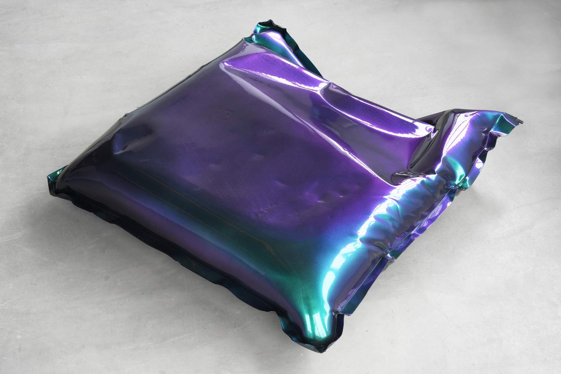 Giulia Poppi, Iridescent Compenetration (2023; hydraulic cushions from Carrara quarries and body paint, 110 x 110 x 30 cm) Giulia Poppi, Iridescent Compenetration (2023; hydraulic cushions from Carrara quarries and body paint, 110 x 110 x 30 cm)