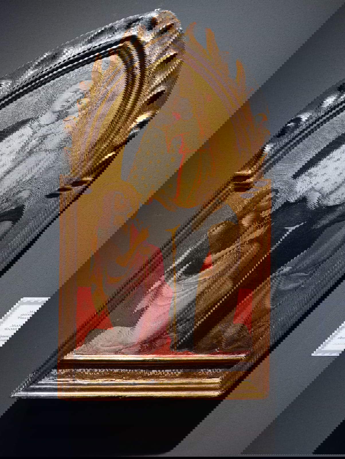 Meister von Montefloscoli, Madonna mit Kind und Heiligen (erste Hälfte des 15. Jahrhunderts; Tempera auf Tafel mit Goldgrund). Präsentiert von der Galerie Cannucciari