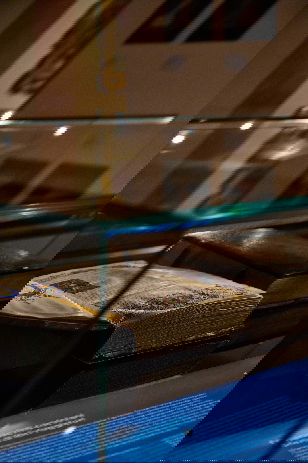 Nuevos espacios de exposición (en vitrina, código CXXXVI)