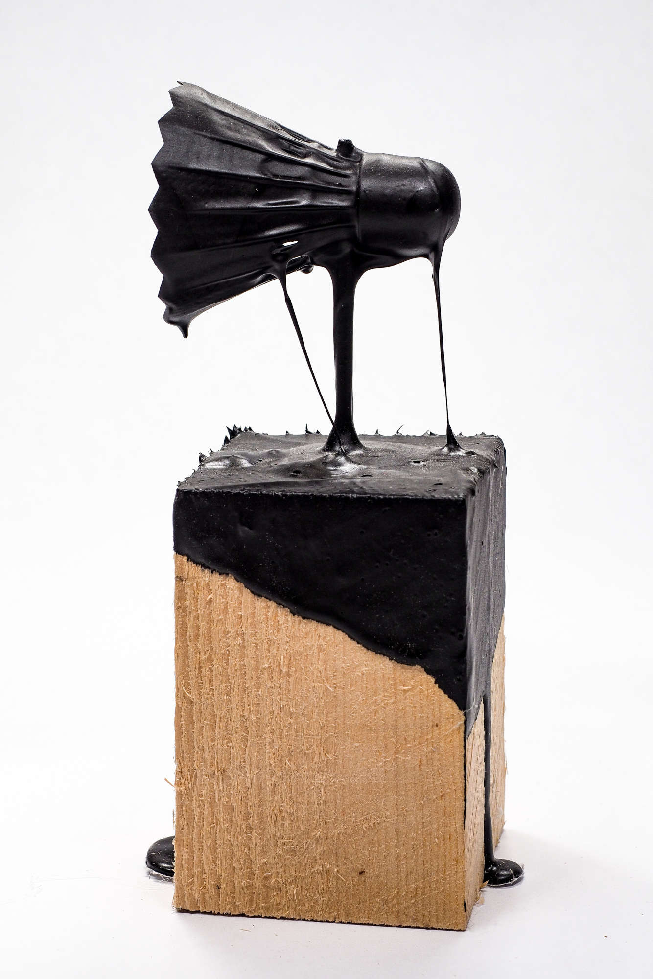 Mario Consiglio, Immerso (2014; Harz, Gummi und Holz, 25 x 10 x 10 cm). Foto: Andrea Adriani