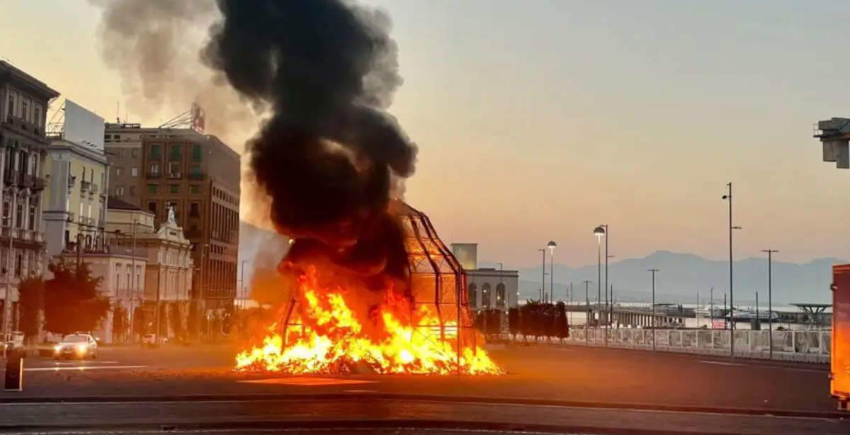 Burning of the Venus of rags in Naples