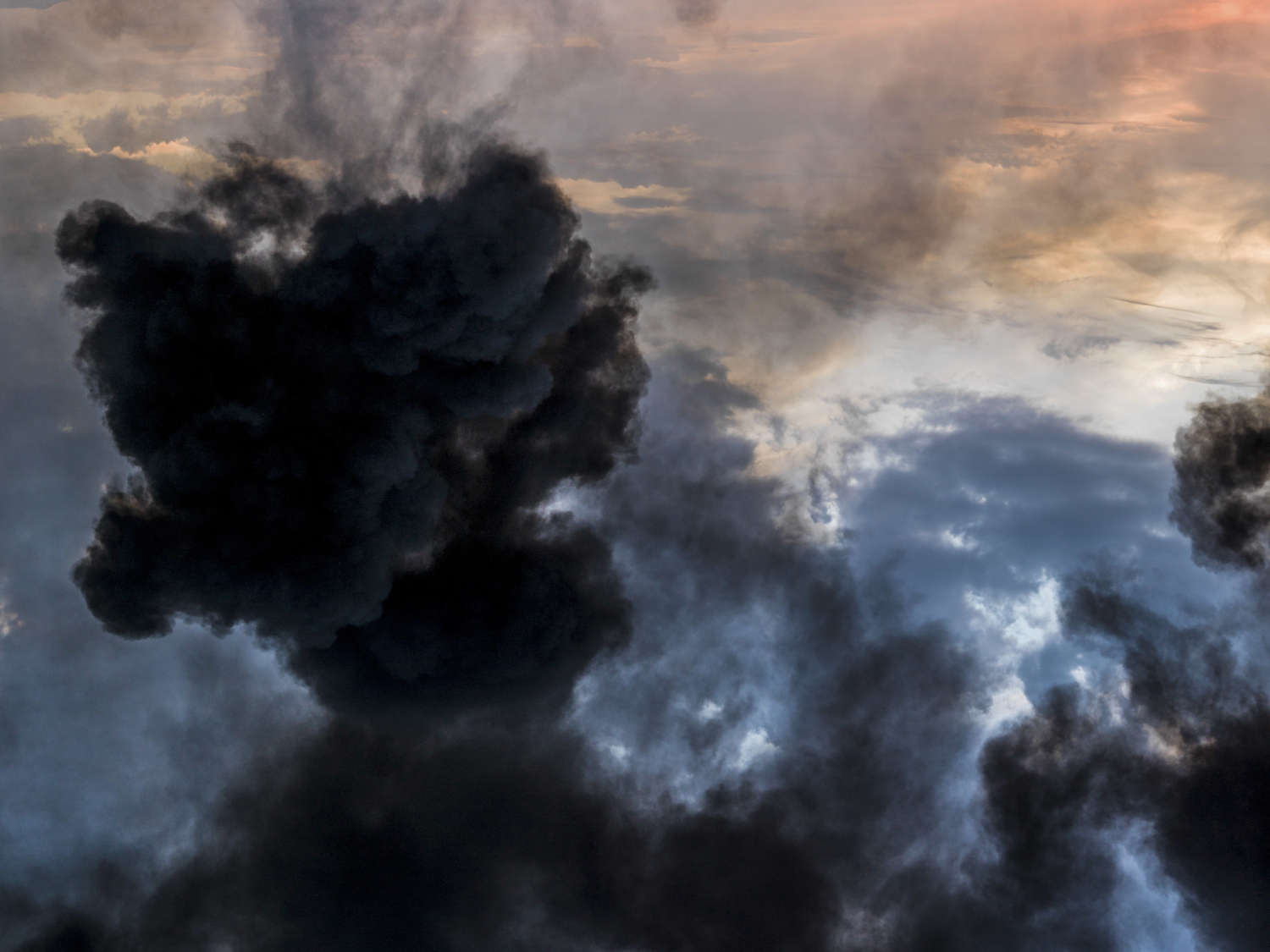 Newsha Tavakolian, Der Teheraner Himmel während einer Nachstellung des iranisch-irakischen Krieges durch paramilitärische Freiwillige