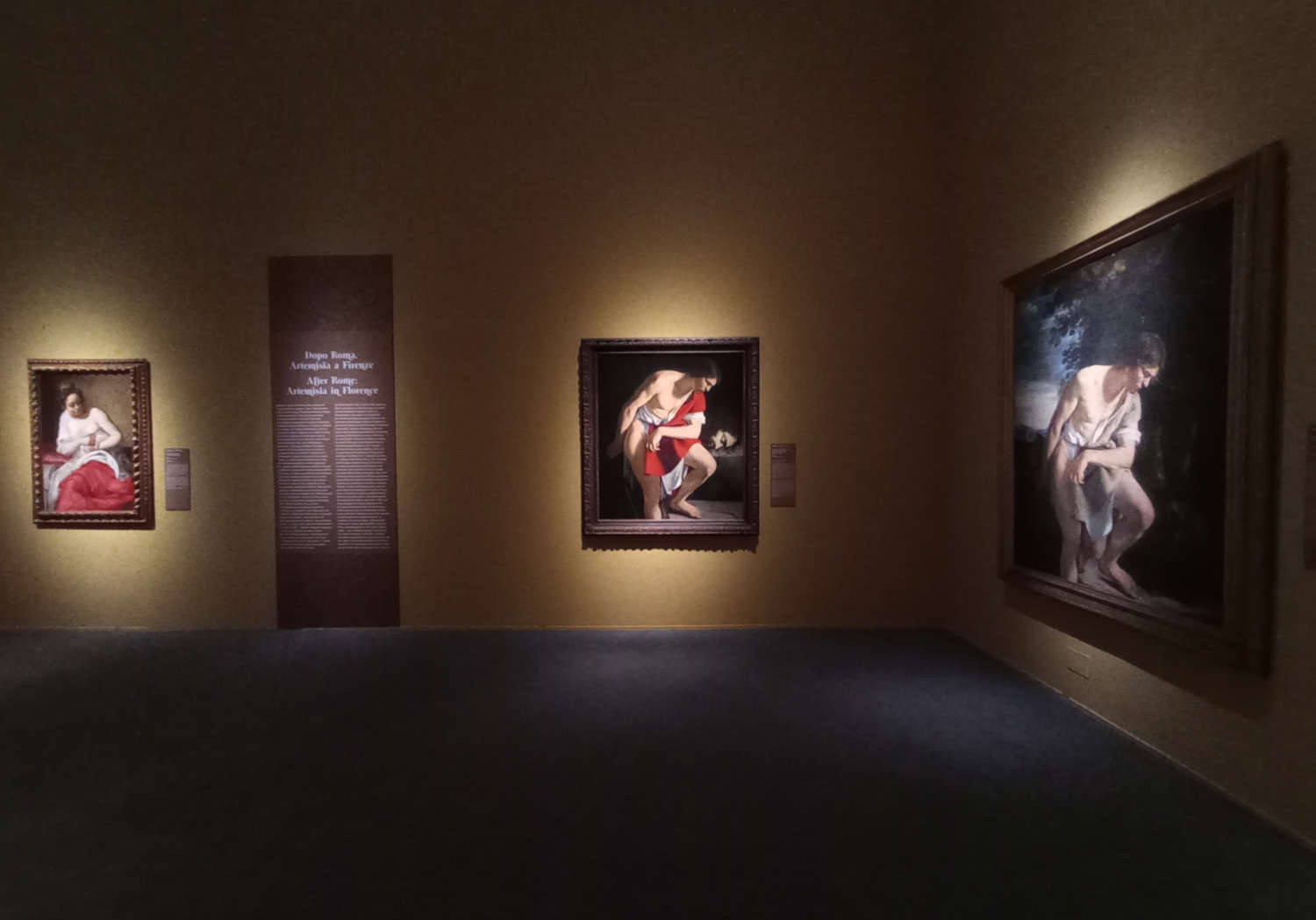 L'exposition Artemisia Gentileschi: Courage et Passion est mise en place