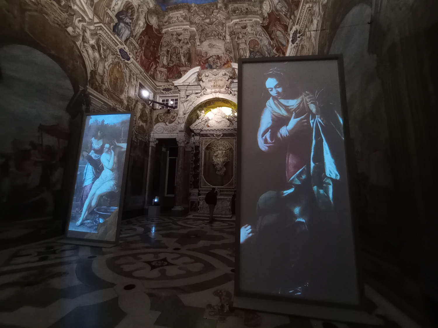 L'exposition Artemisia Gentileschi: Courage et Passion est mise en place