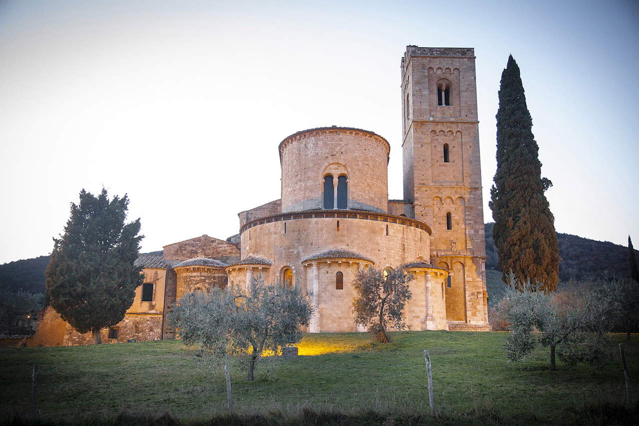 L'abbazia di Sant'Antimo L'abbazia di Sant'Antimo