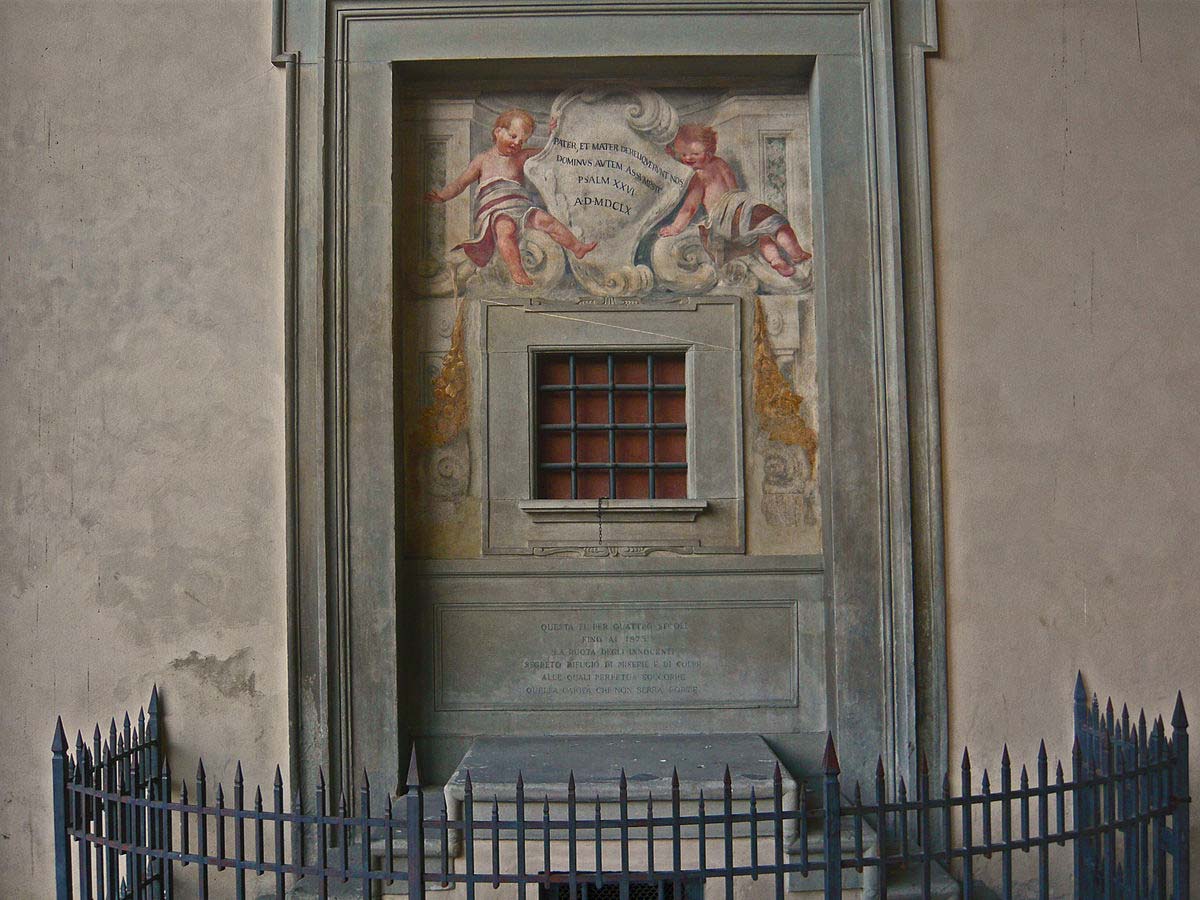 Agnolo Gori, Putti con cartiglio (1610; fresco; Florencia, Spedale degli Innocenti). Foto: Giovanni Diana Agnolo Gori, Putti con cartiglio (1610; fresco; Florencia, Spedale degli Innocenti). Foto: Giovanni Diana