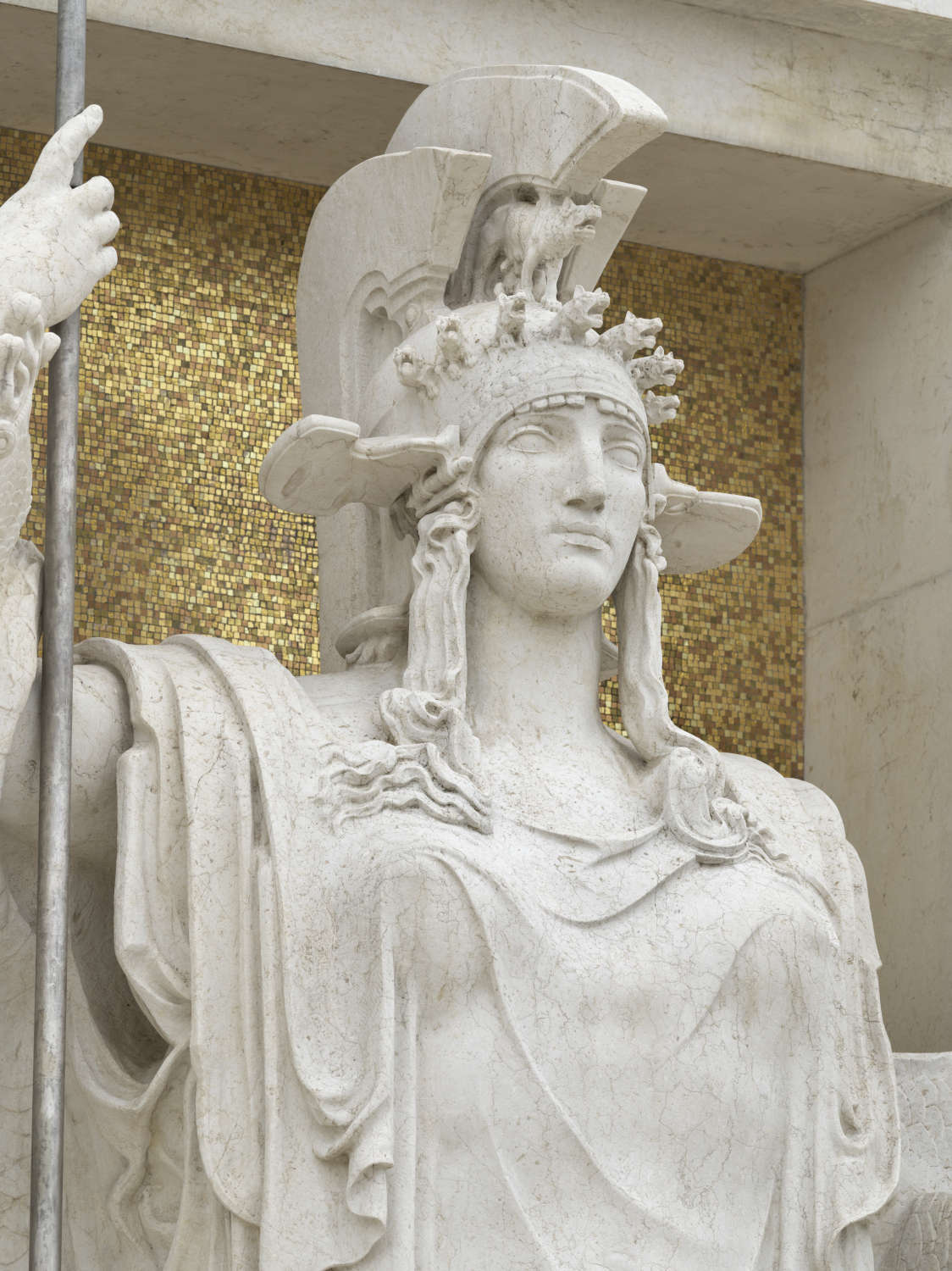 Angelo Zanelli, La Déesse Rome, après restauration (2023), détail. Autel de la Patrie. Rome, VIVE - Vittoriano et Palazzo Venezia © MiC, VIVE - Vittoriano et Palazzo Venezia. Photo de Mauro Magliani. Angelo Zanelli, La Déesse Rome, après restauration (2023), détail. Autel de la Patrie. Rome, VIVE - Vittoriano et Palazzo Venezia © MiC, VIVE - Vittoriano et Palazzo Venezia. Photo de Mauro Magliani.